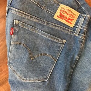 Levi’s 711 Skinny light wash jean